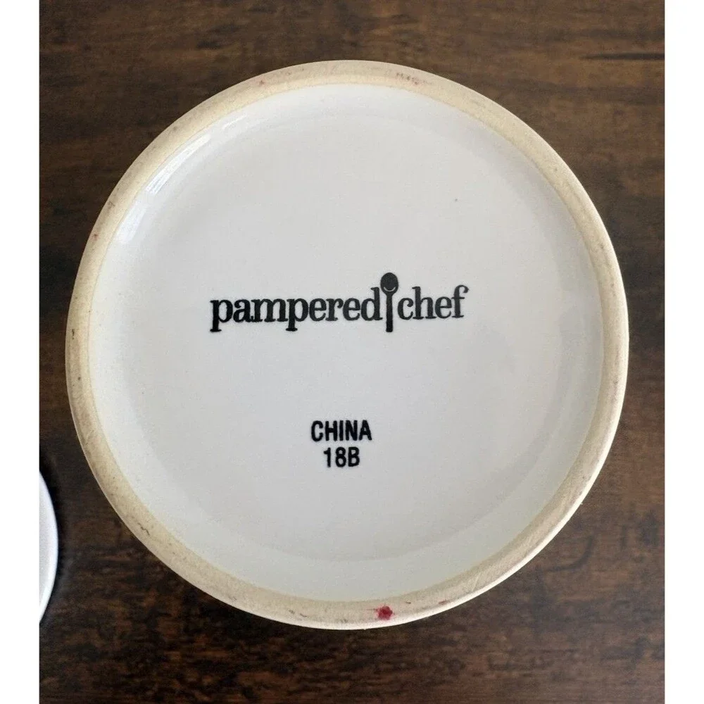 Pampered Chef 1529 Ceramic Egg Cooker Microwave Mug Cake Muffin Maker White